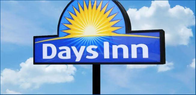 Days Inn By Wyndham Baton Rouge Airport Bagian luar foto